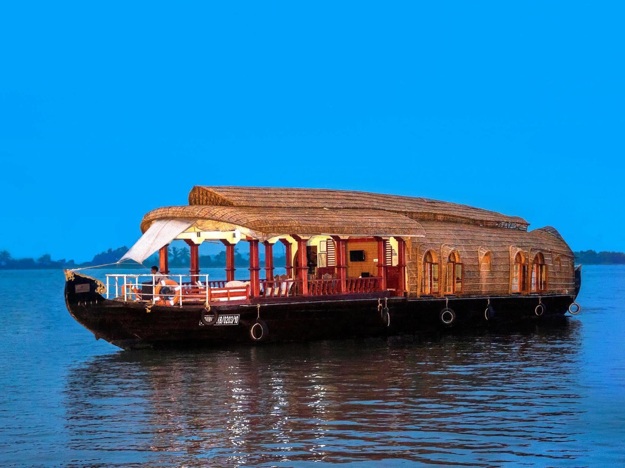 Aqua Jumbo Houseboats Hotell Kumarakom Exteriör bild