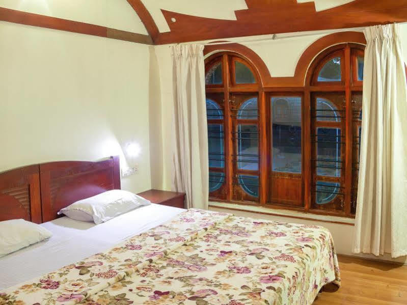 Aqua Jumbo Houseboats Hotell Kumarakom Exteriör bild